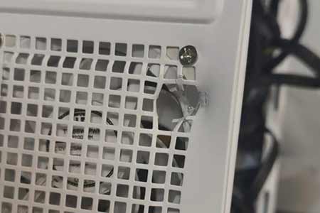 30美元机箱立大功 廉价PC电脑机箱挡下子弹救出全家