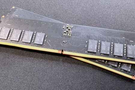 内存厂商集体暴富！科技巨头跪求：卖我们一点内存吧